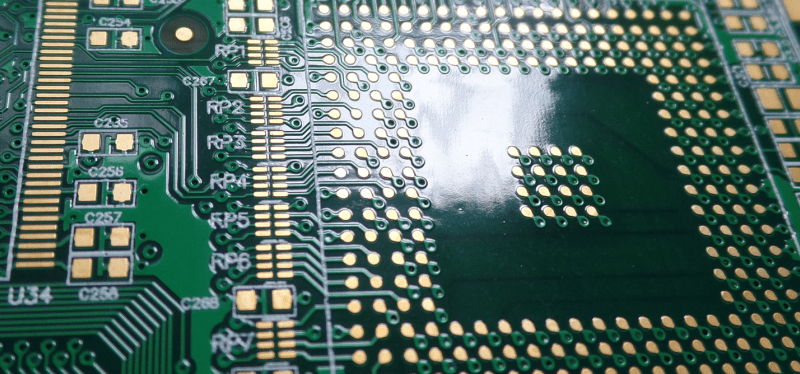 Blind-via-tren-PCB-co-IC-BGA