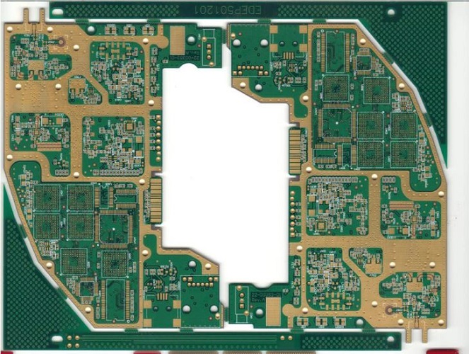 Slot-tren-mot-panel-PCB